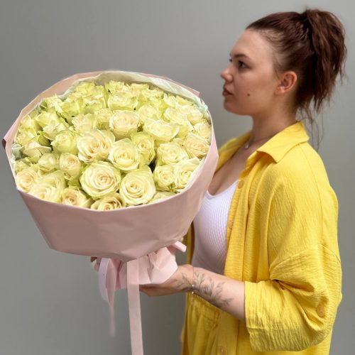 Букет из 51 белой розы Кения (M)