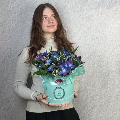 Элегантная коробка с орхидеей дендробиум