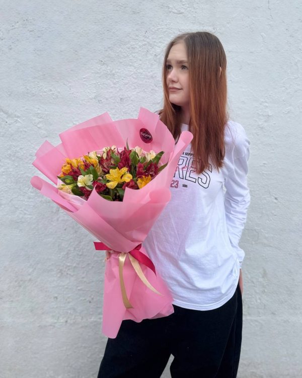 Сочный букет из яркой альстромерии (S)