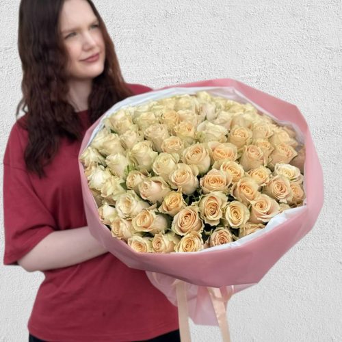 Букет из 101 кремовой розы Шармант Кения (L)