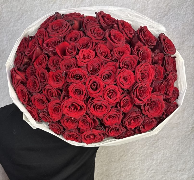 Букет из 101 бордовых роз Эксплоуэр Эквадор