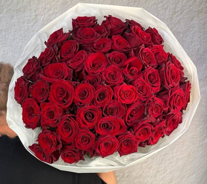 Букет из 51 бордовых роз Эксплоуэр Эквадор — изображение 2