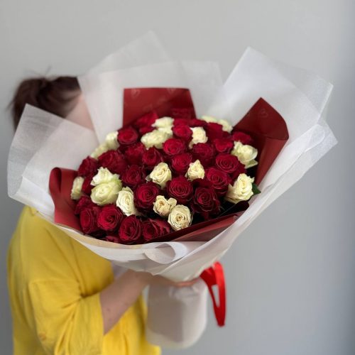 Букет-гигант из 51 розы Кения (размер M)