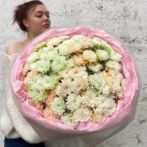 Букет из кремовых кустовых хризантем