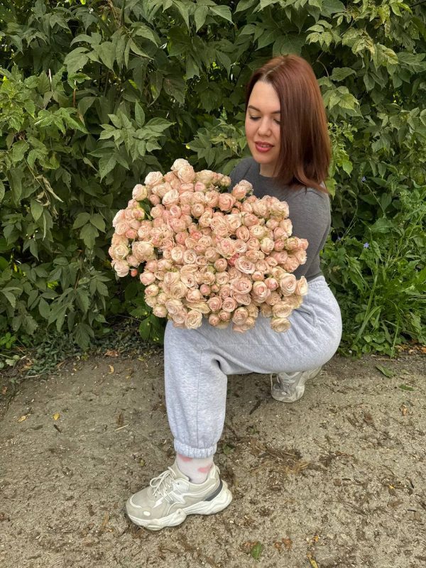 Букет из кустовых роз Бомбастик — изображение 2