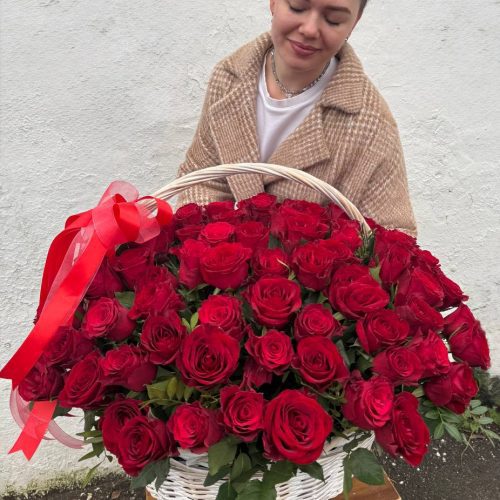 Шикарная корзина из 101 красной розы
