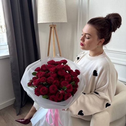 Букет из кустовых роз "Каприз богини" 