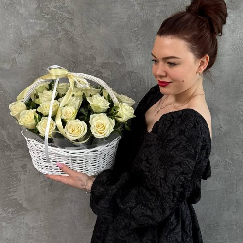 Корзина из белой розы