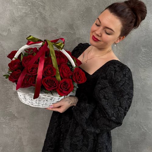 Корзина из красной розы