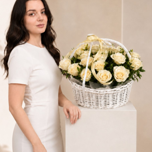 Корзина из белой розы