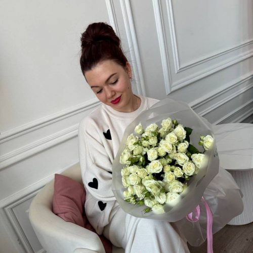 Букет из кустовых роз "Первая встреча"