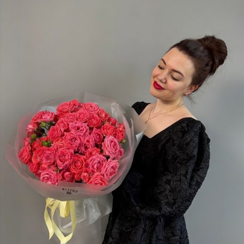 Букет из кустовых роз "Романтический порыв" 